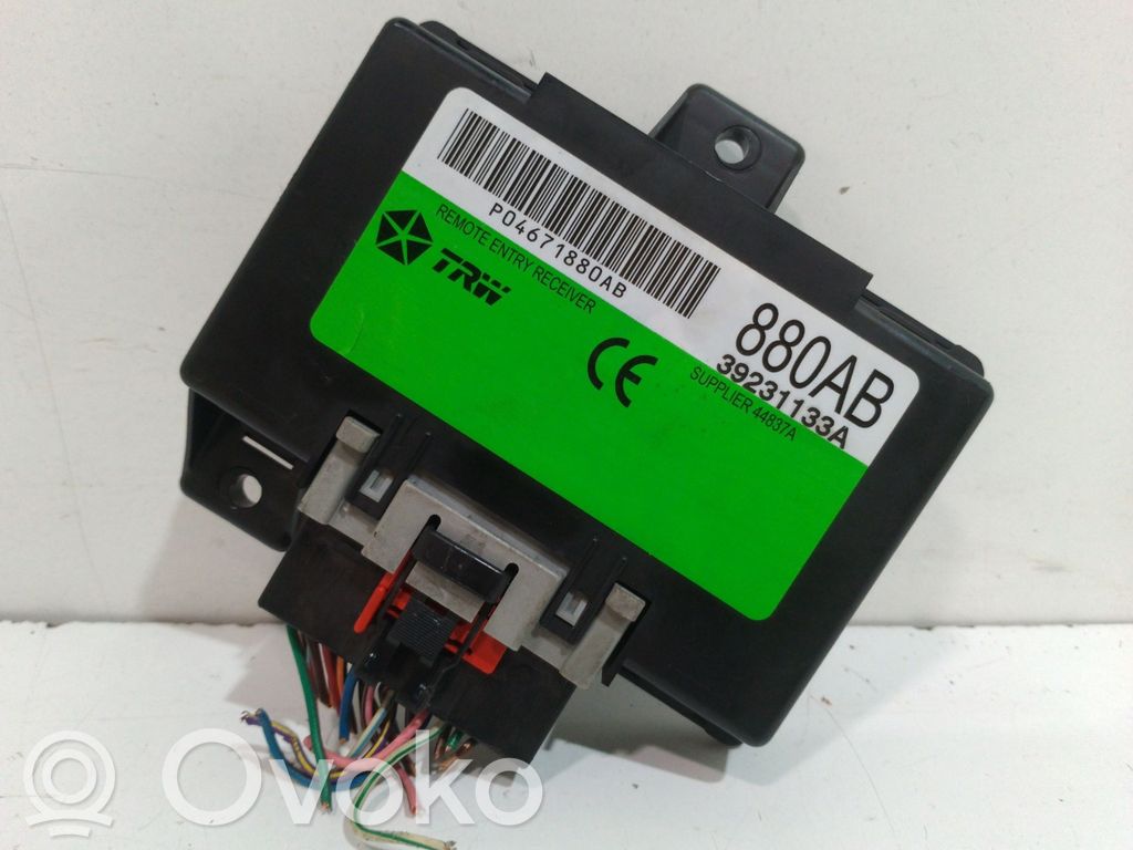 Unité de commande module de porte   P04671880AB,39231133A