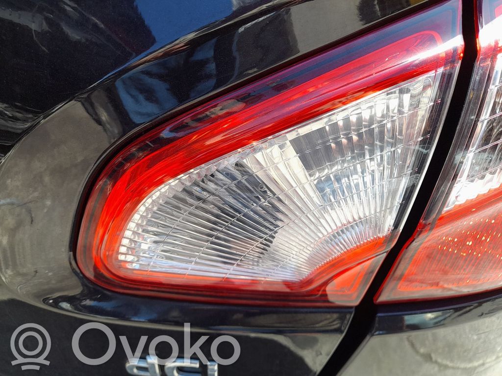 Nissan Qashqai Lampă spate în capacul portbagajului 