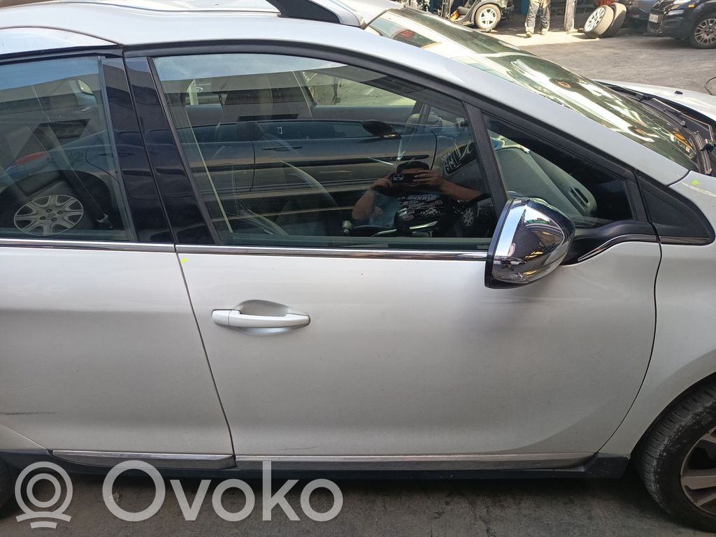 Peugeot 2008 I Tür vorne