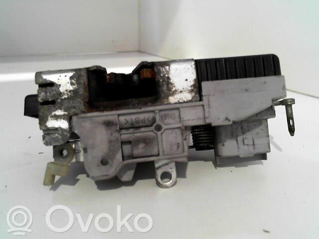 Citroen C8 Priekšpusē slēdzene 