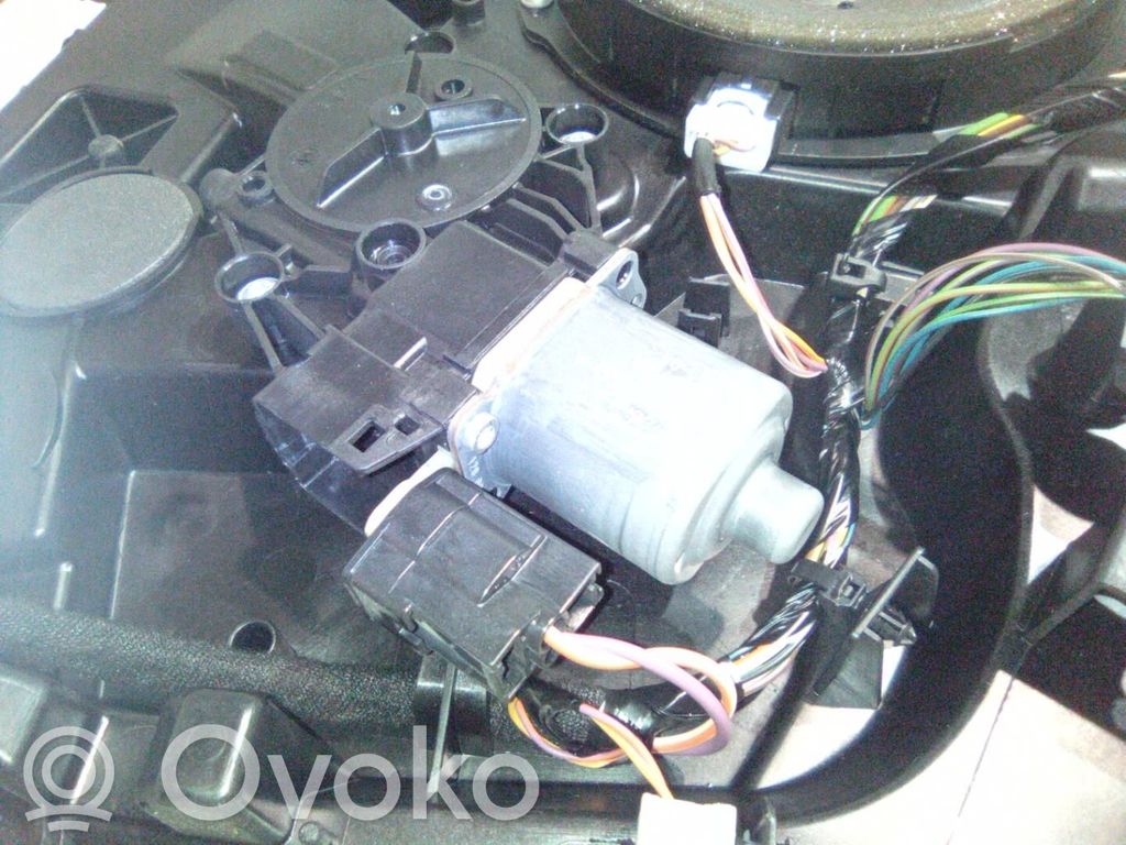 Elektryczny podnośnik szyby drzwi przednich   1837993