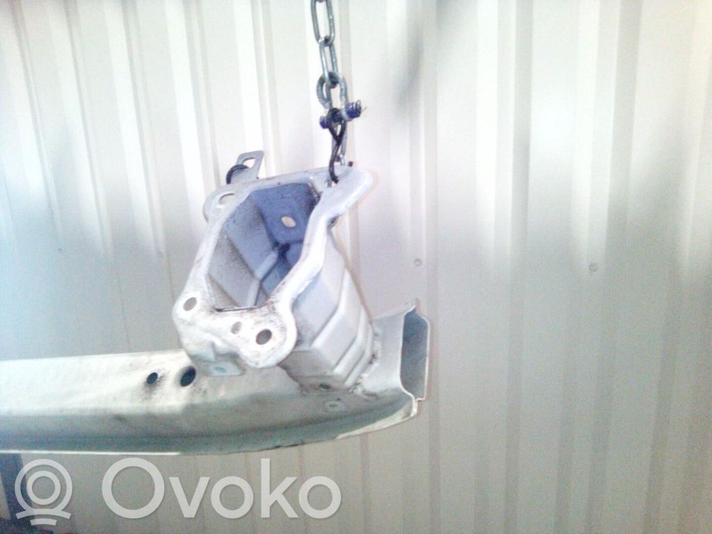 Volvo C30 Priekšpusē bampera sija / balka 