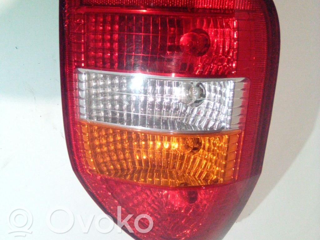 Opel Zafira A Aizmugurējais lukturis virsbūvē 