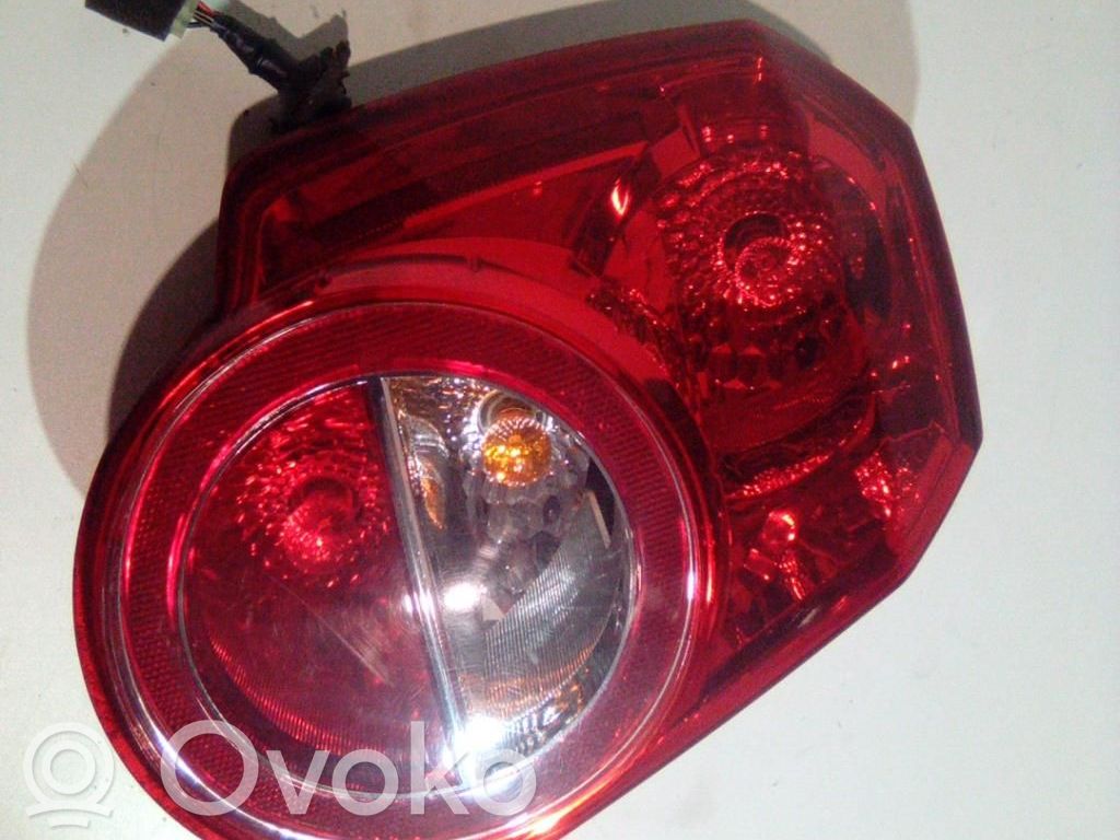 Chevrolet Aveo Aizmugurējais lukturis virsbūvē 