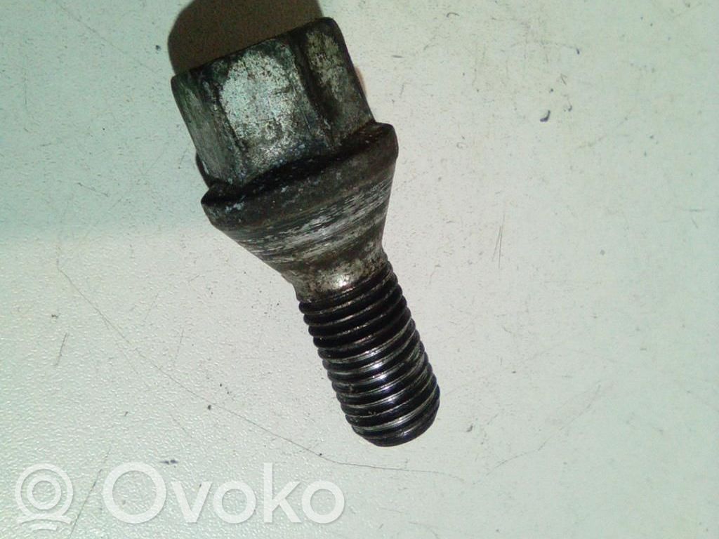 Opel Vectra C Mutterit/pultit 