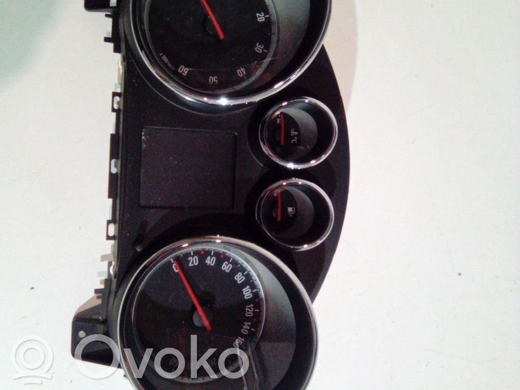 Opel Astra J Speedometer (instrument cluster) 