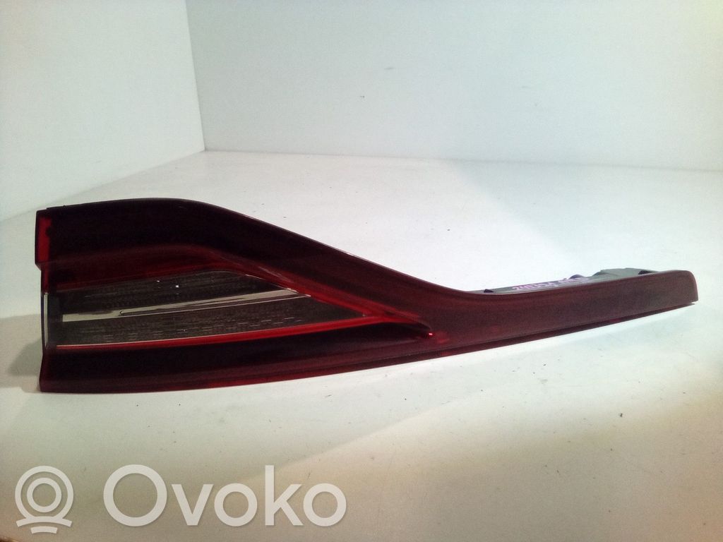 Renault Megane IV Tailgate rear/tail lights 