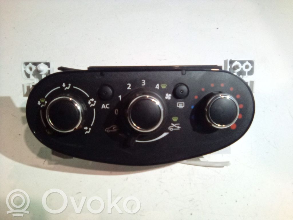 Dacia Duster Climate control unit 