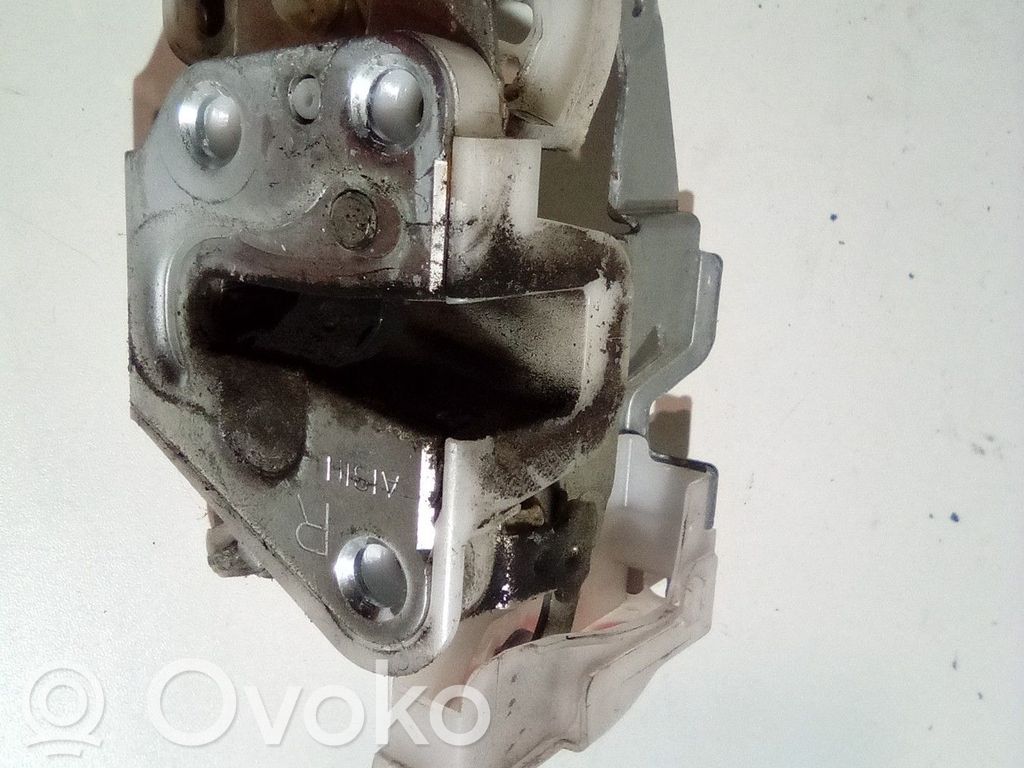 Peugeot 107 Priekšpusē slēdzene 