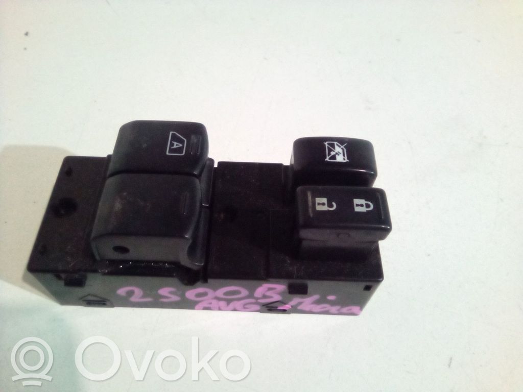 Nissan Micra Electric window control switch 