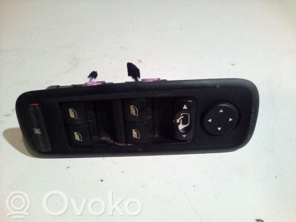 Peugeot 807 Electric window control switch 