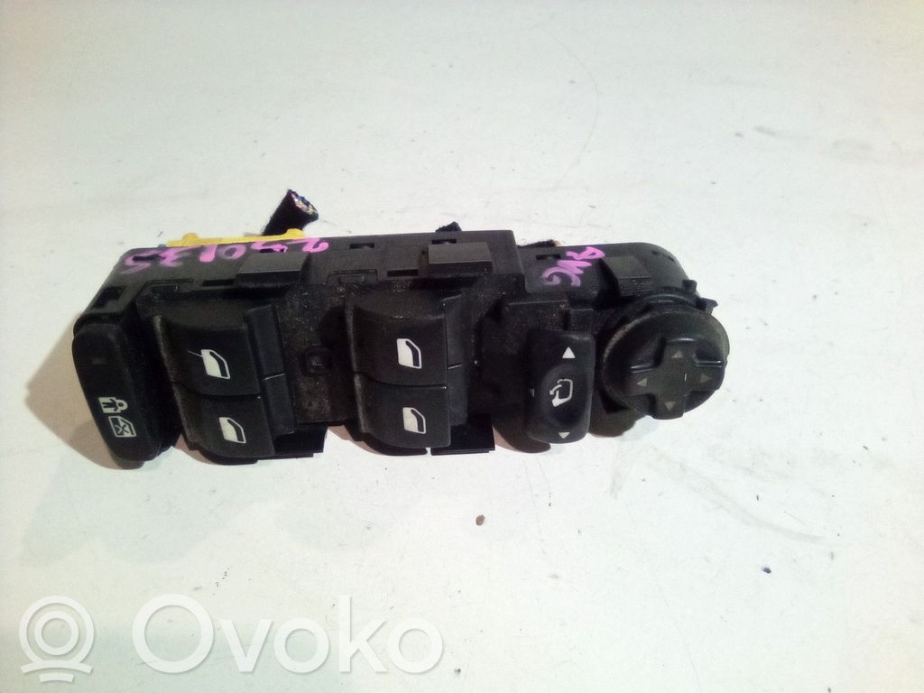 Peugeot 308 Electric window control switch 
