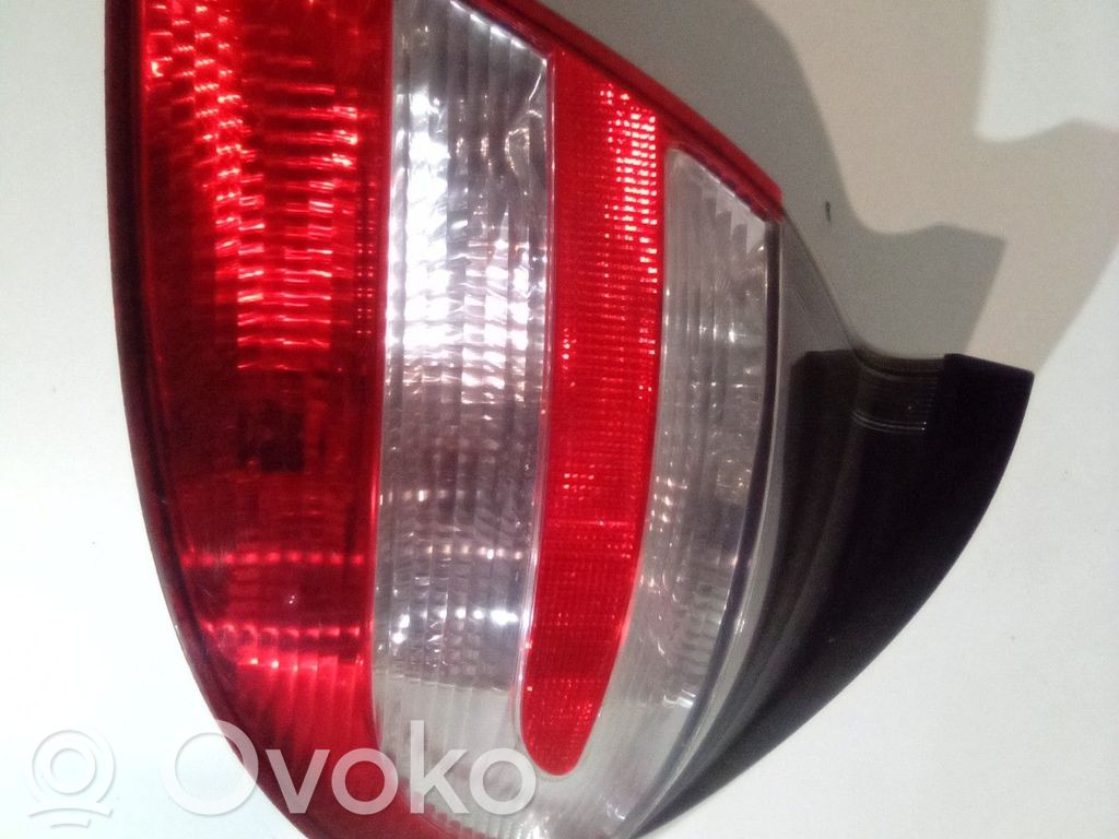 Mercedes-Benz C W203 Lampa tylna 