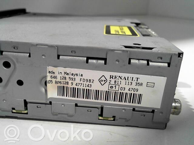Dacia Sandero Panel / Radioodtwarzacz CD/DVD/GPS 