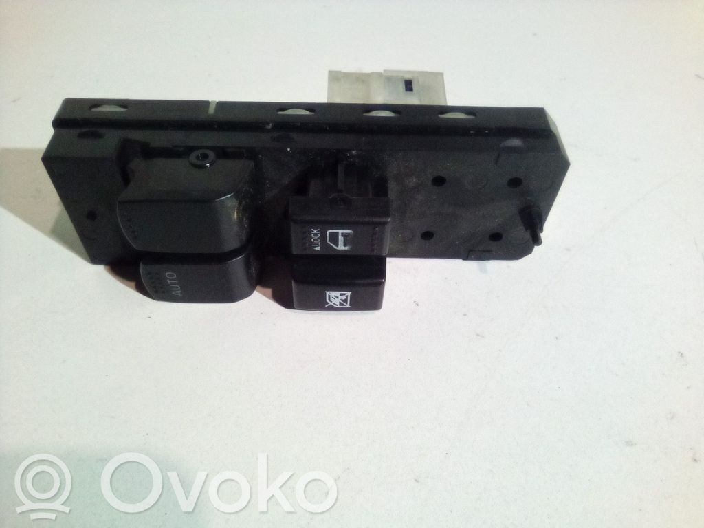 Suzuki SX4 Electric window control switch 