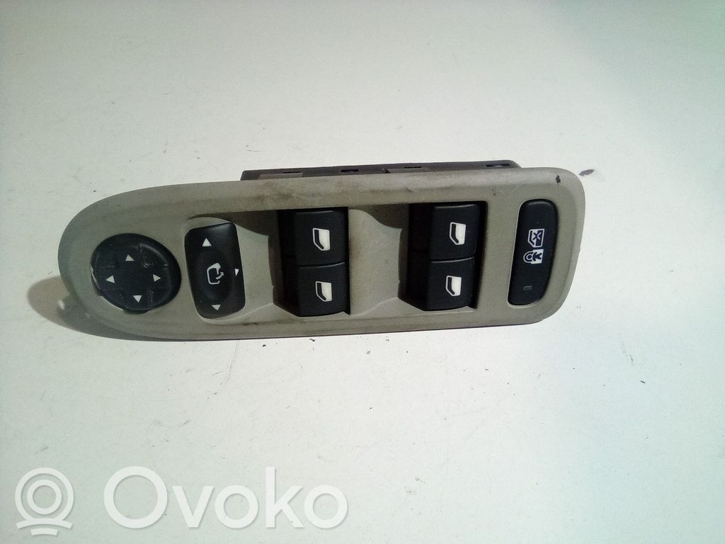 Electric window control switch   00006490F6