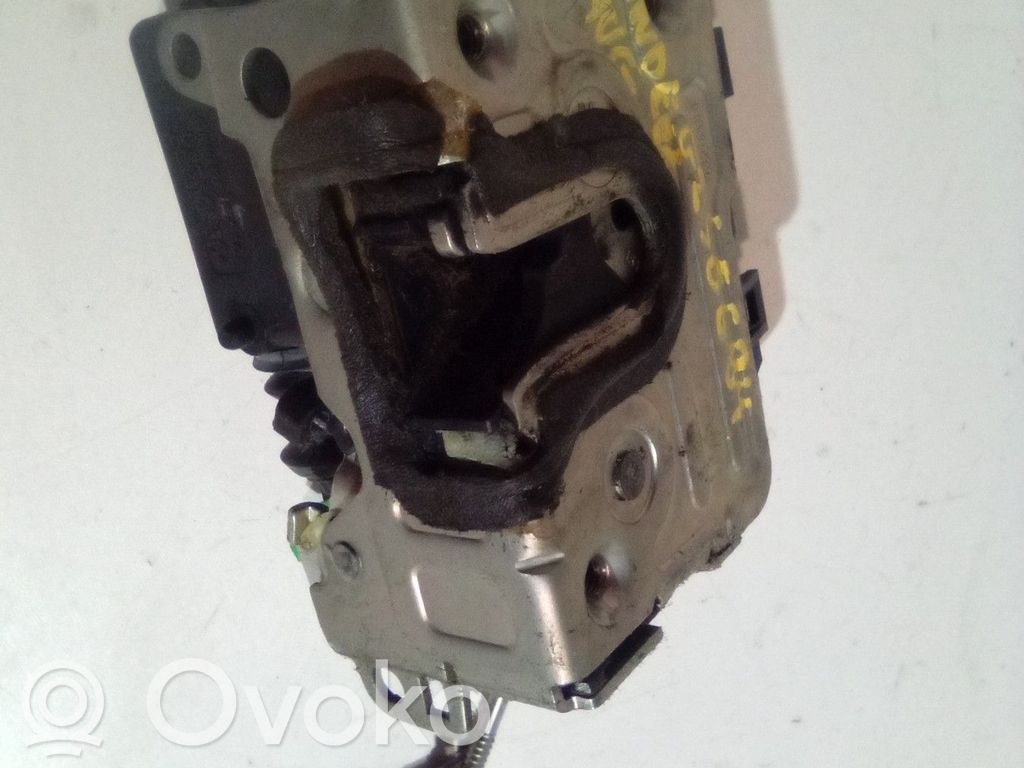 Dacia Sandero Front door lock 
