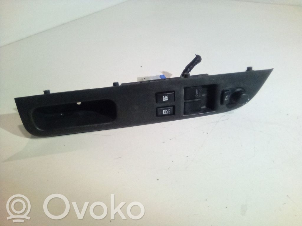 Suzuki SX4 Electric window control switch 