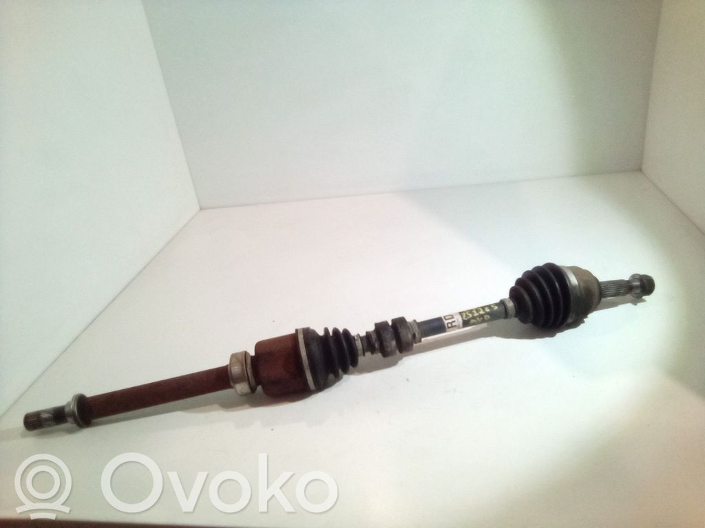 Nissan Note (E12) Etuvetoakseli 