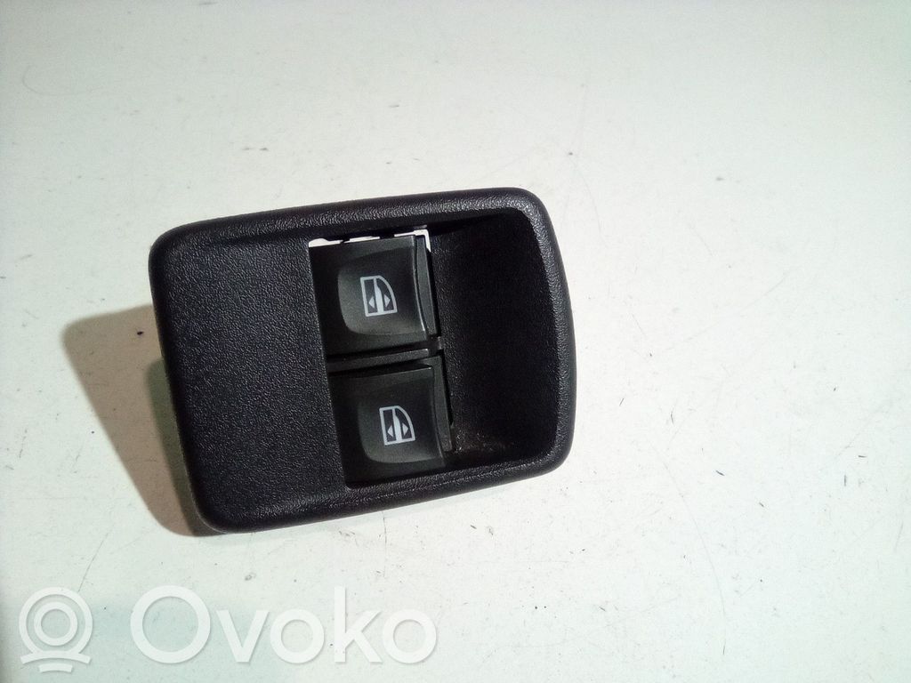 Dacia Sandero Electric window control switch 