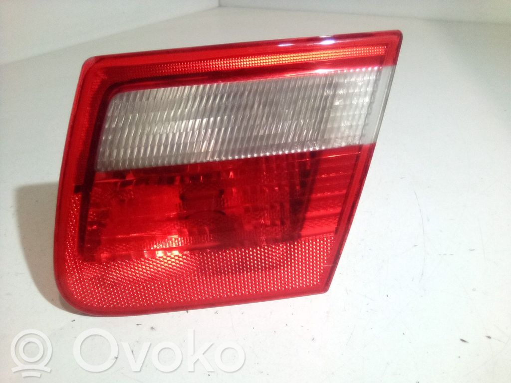 BMW 3 E46 Lampă spate în capacul portbagajului 
