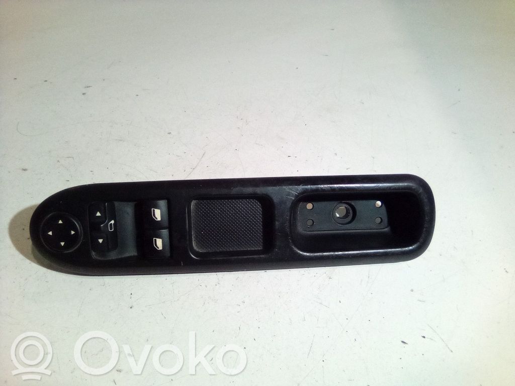 Peugeot 407 Electric window control switch 