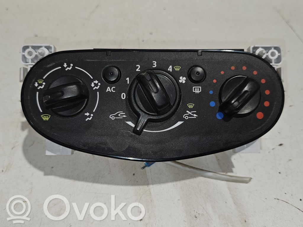 Dacia Duster Climate control unit 