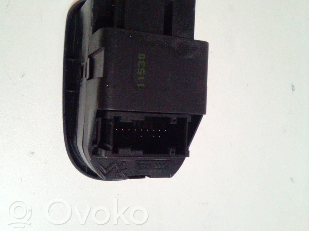 Electric window control switch   6552WP