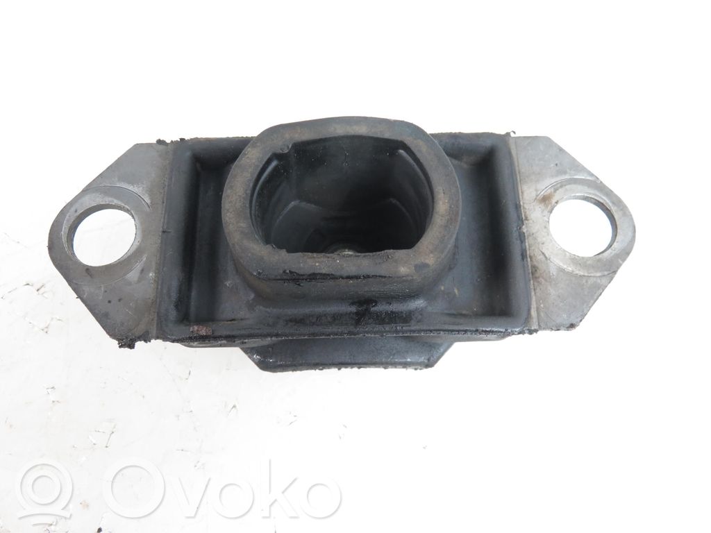 Gearbox mounting bracket