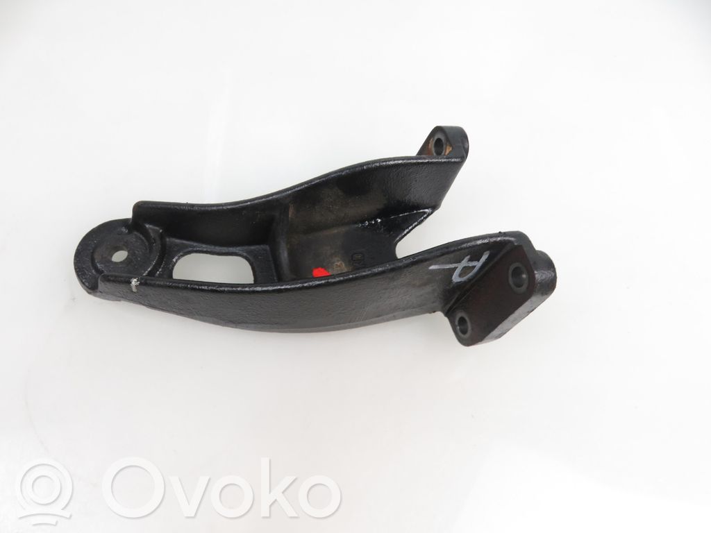 Engine mounting bracket