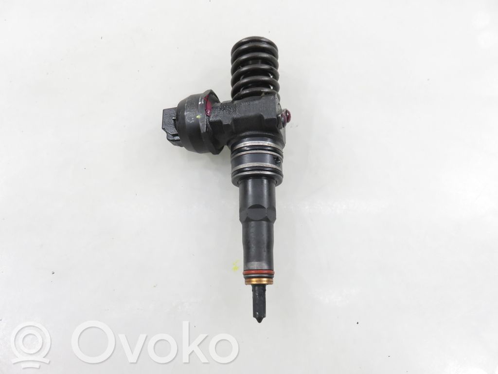 Volkswagen PASSAT B5.5 Fuel injector 