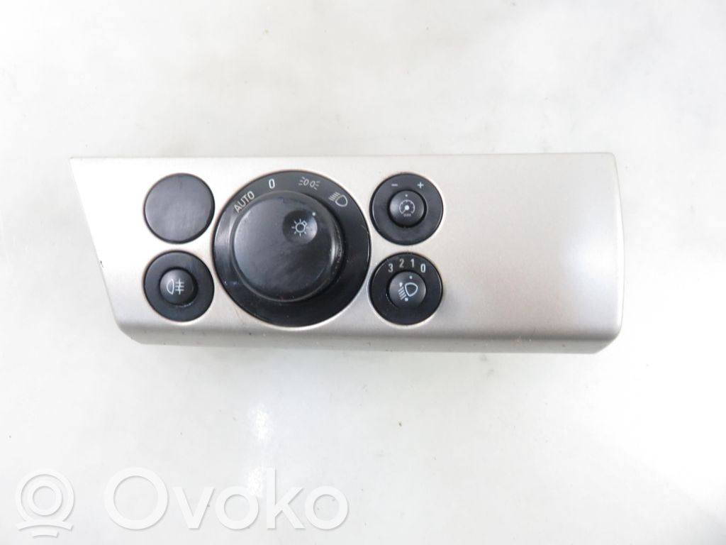 Opel Astra H Light switch 
