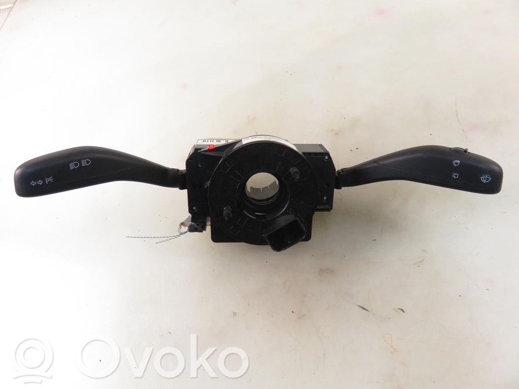 Volkswagen Polo IV 9N3 Leva/interruttore dell’indicatore di direzione e tergicristallo 