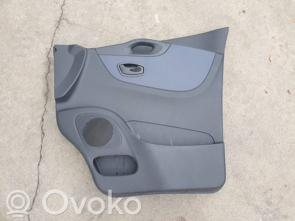 Opel Vivaro Boczki / Poszycie drzwi przednich 