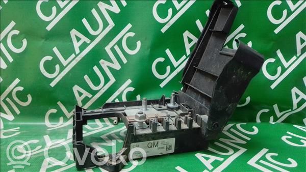 Opel Astra J Módulo de fusible 