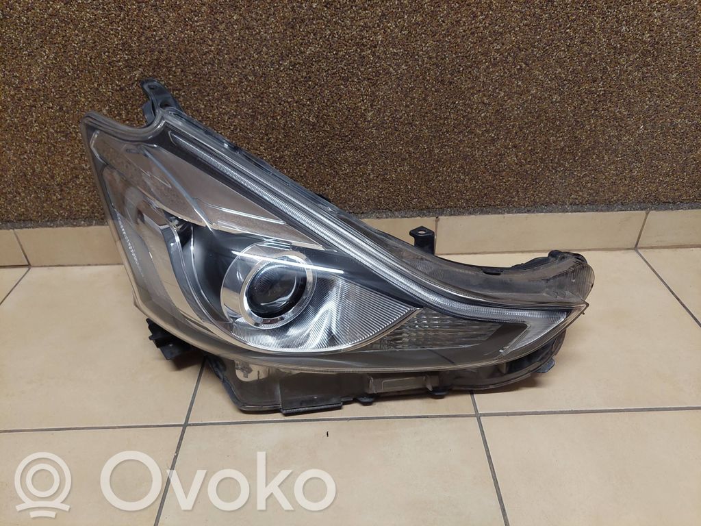 Toyota Prius+ (ZVW40) Lampa przednia 