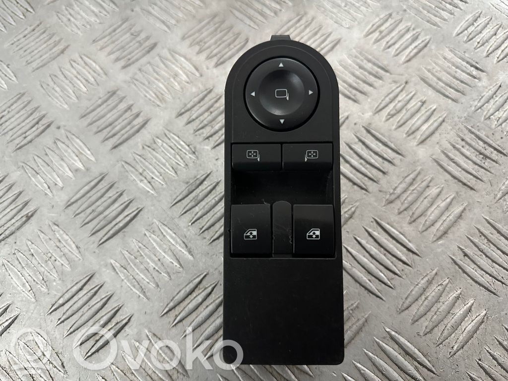 Opel Astra H Electric window control switch 