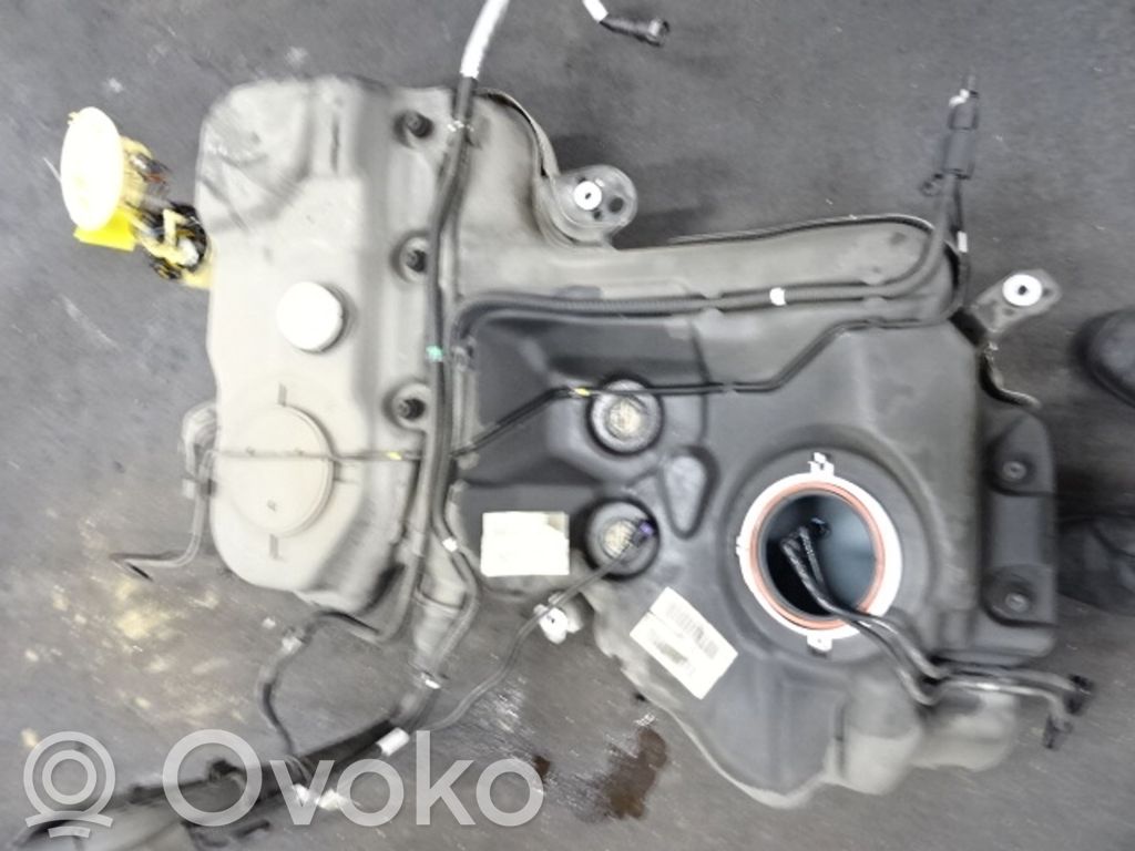 Audi A4 S4 B8 8K Polttoainesäiliö 