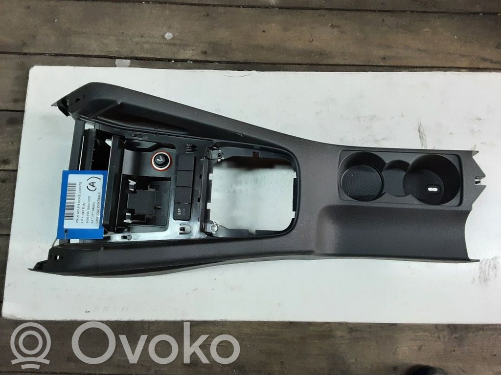Volkswagen Golf V Center console 
