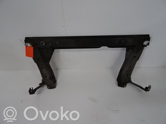 Priekinis traversas   8200761568,8200761568