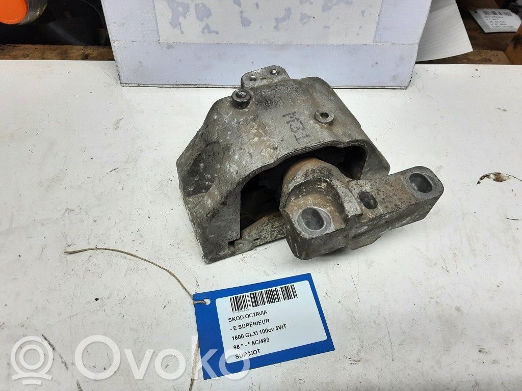Skoda Octavia Mk1 (1U) Engine mount bracket 