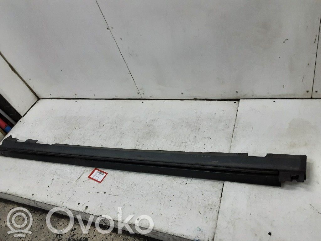 Volvo XC40 Kynnyksen/sivuhelman lista 