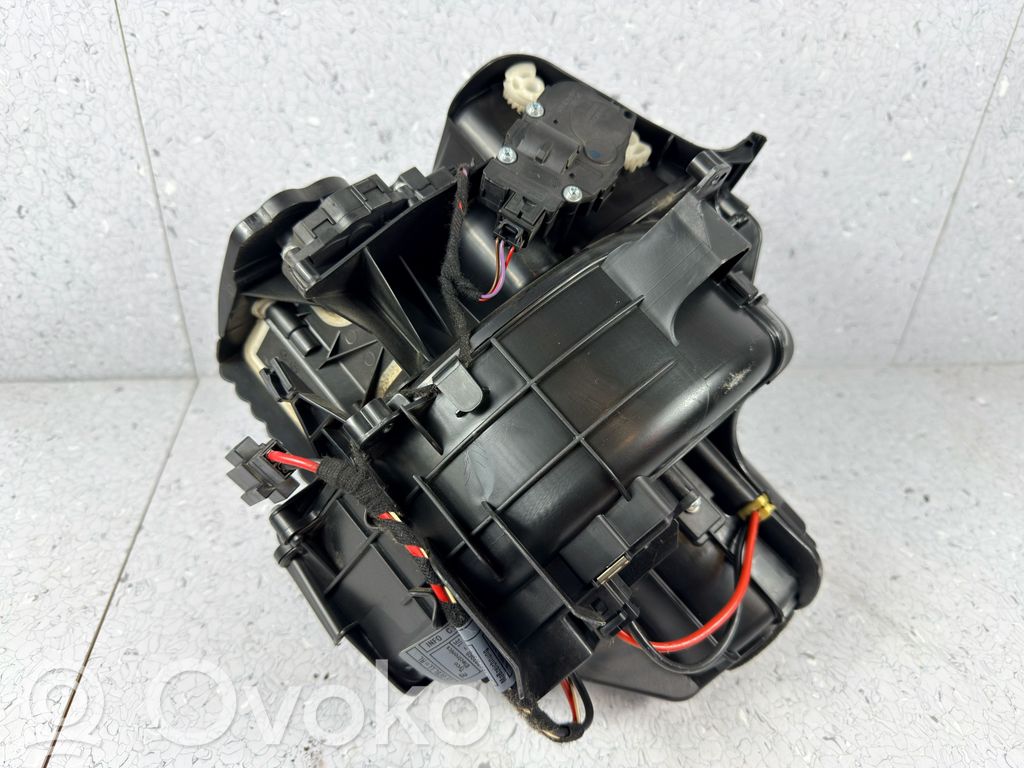 BMW 5 F10 F11 Lämmittimen puhallin 