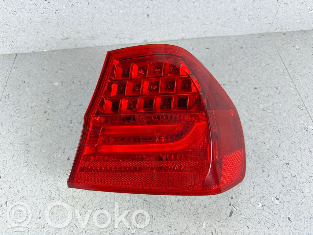 Rear/tail lights   7289430