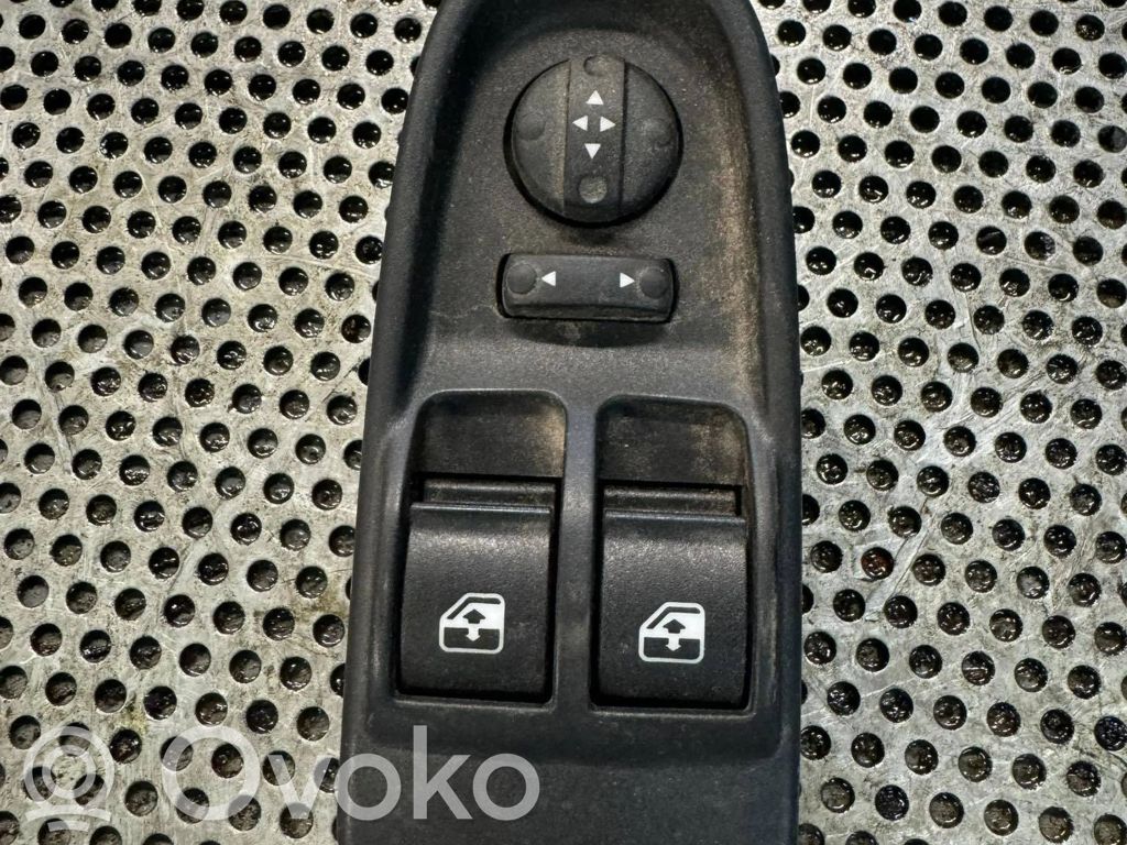 Iveco Daily 45 - 49.10 Electric window control switch 