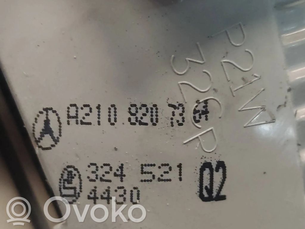 Mercedes-Benz E W210 Задний фонарь в крышке 