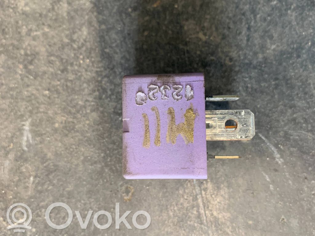 Otros relés   12V50A03525
