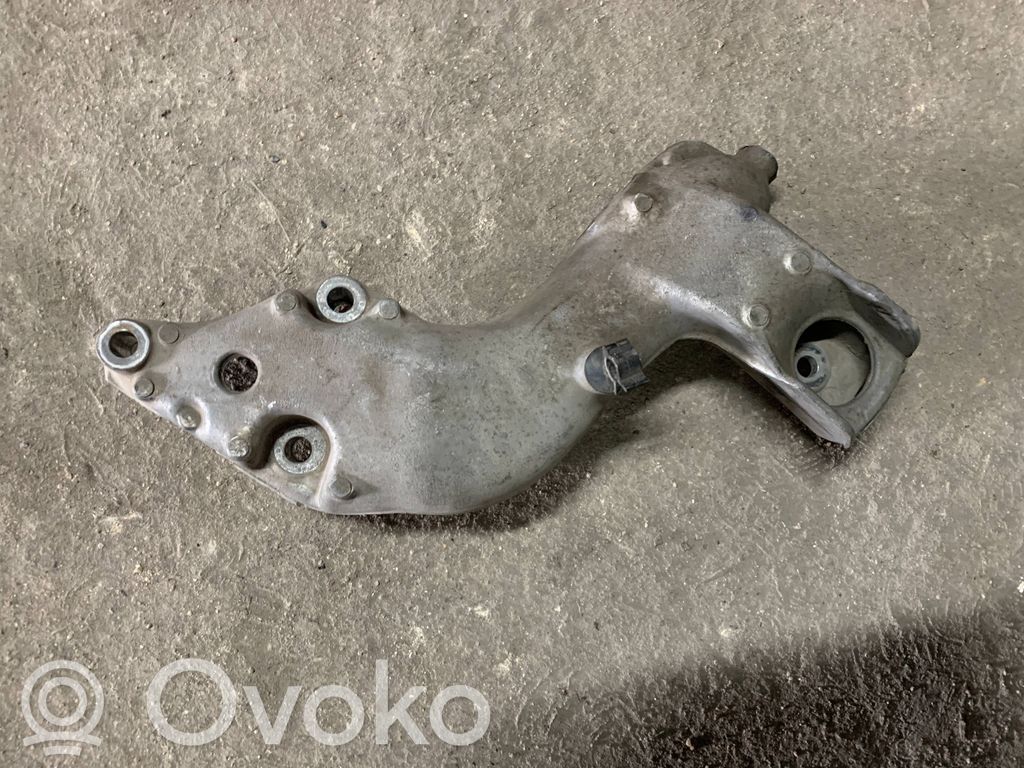 Citroen Berlingo Engine mounting bracket 