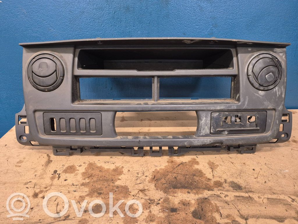 Renault Master II Konsola środkowa / Radio / GPS 