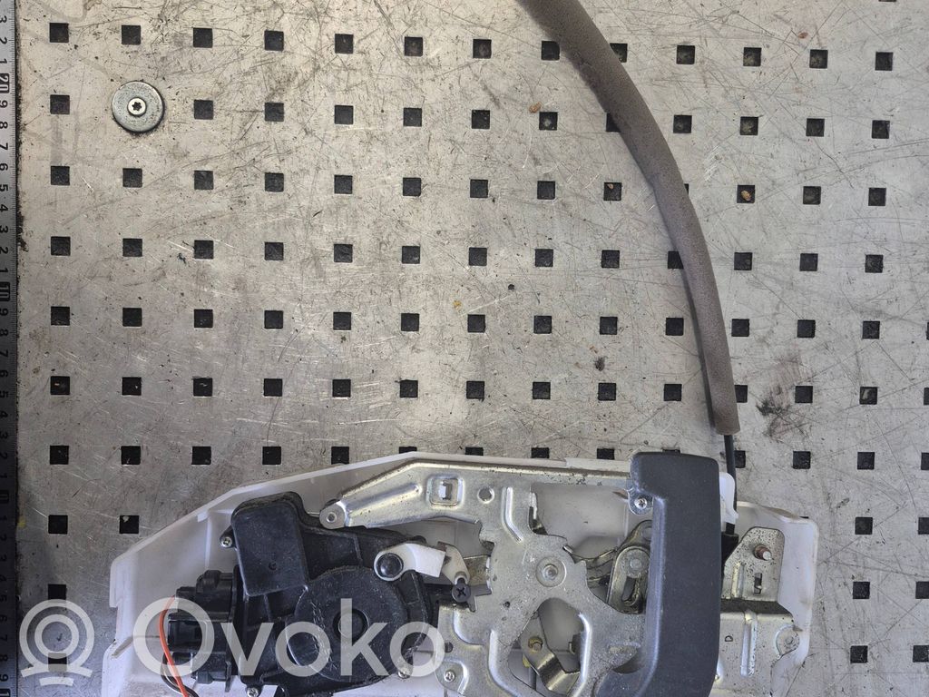 Renault Master III Takaoven lukko 